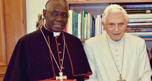 Hommage du cardinal Sarah à Benoît XVI